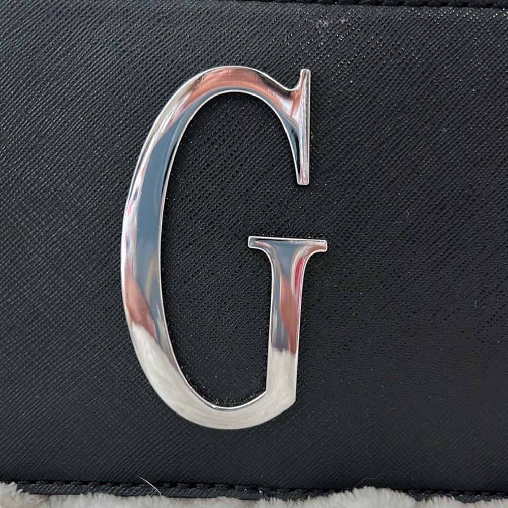 Guess Crossbody Purse - Picture 8 of 8